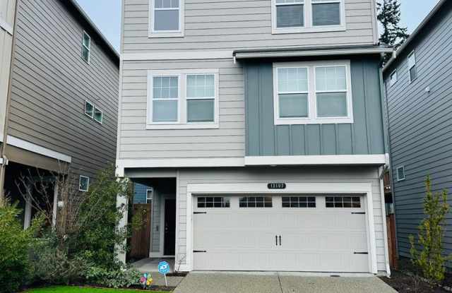 Newer 3-Story 3 Bedroom DR Horton Home in Lake Stickney/Everett - SHORT TERM LEASE OFFER