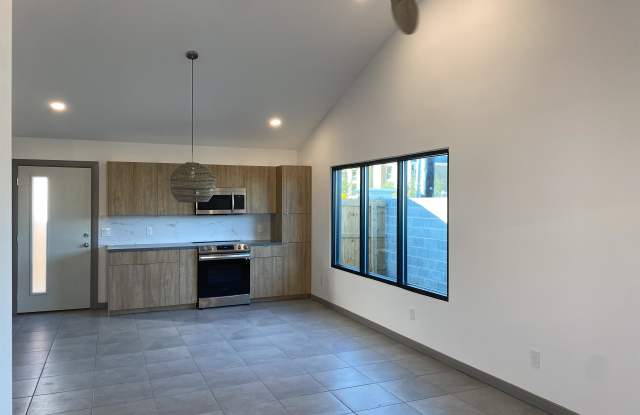 1321 East Iris Avenue - 4