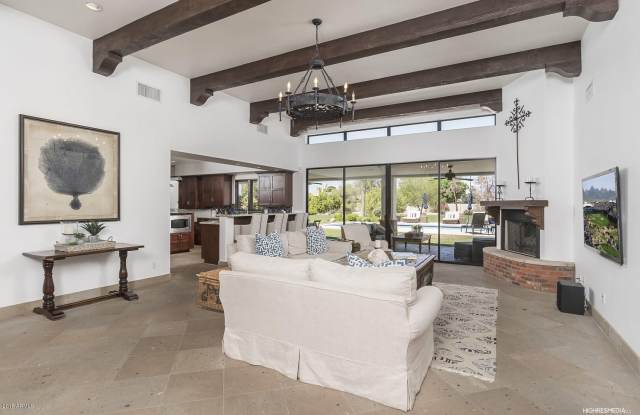 6700 E Meadowlark Lane