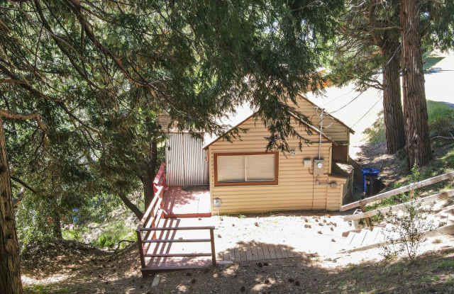 Small 2 bedroom 1 bath