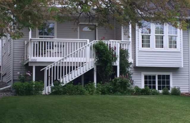 4 Bd/2.5 Ba located on Pioneer Hill!