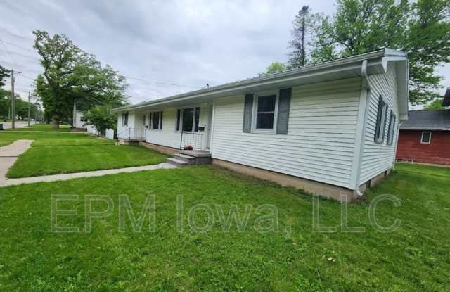 206 7th St SW - 206 7th Street Southwest, Independence, IA 50644
