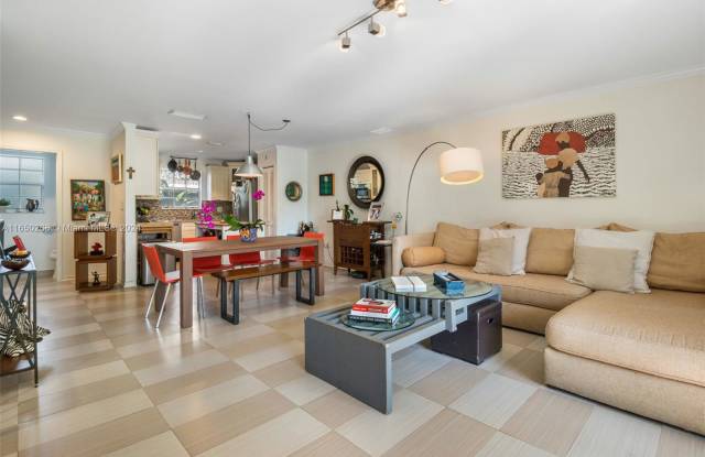 978 Northwest North River Drive