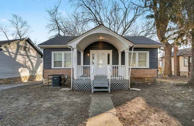 Beautiful 2 Bedroom 1 Bathroom Home in Kansas City!