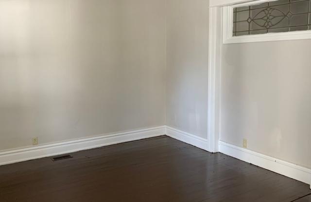 Spacious 4 Bedroom @ 3130 Broadway