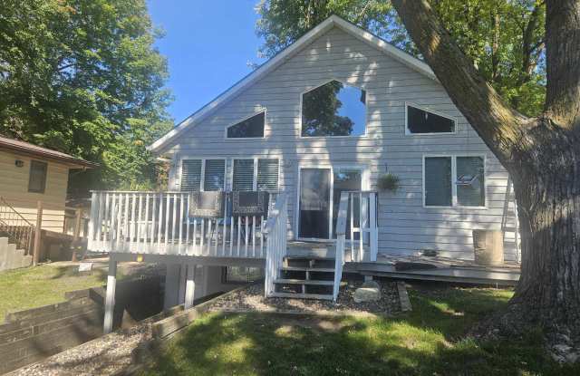 4301 Quaker Trail Northeast