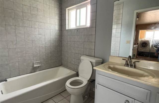 986 West Oliver Street