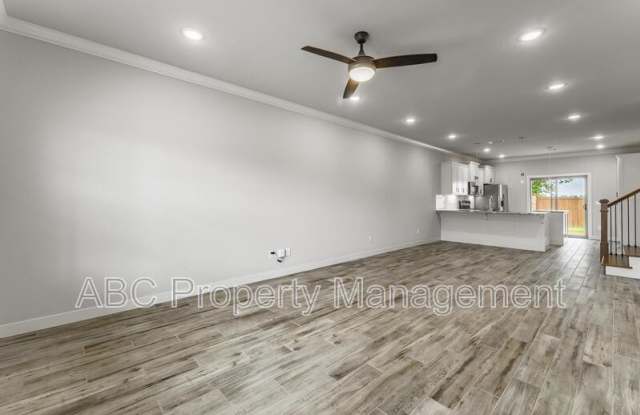 3305 Southwest Hillstone Avenue