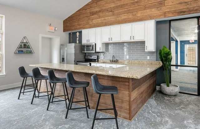 The Hangout - Student Housing