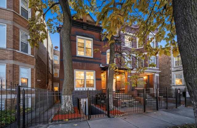 Photo of 3037 W Lexington Street unit: 1