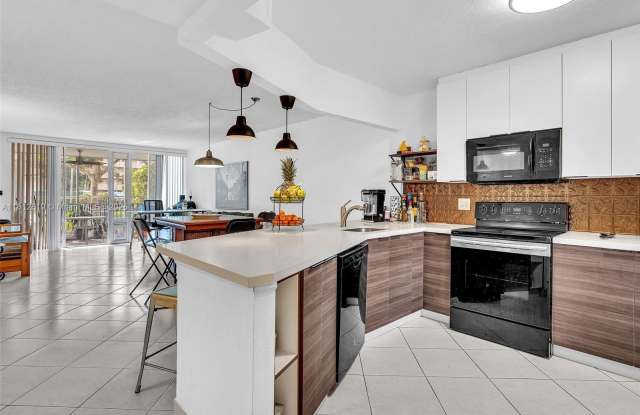 Photo of 1770 NE 191st St