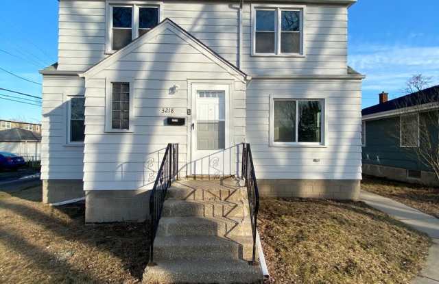 HOUSE FOR RENT IN LANSING !! photos photos