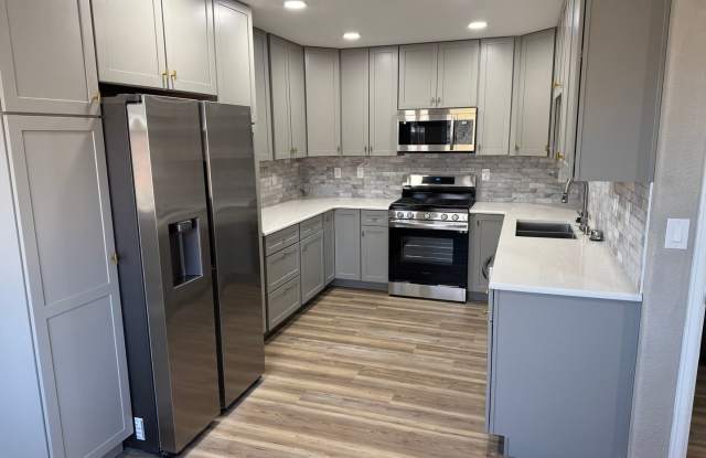 Spacious 4BR Duplex in Colorado Springs