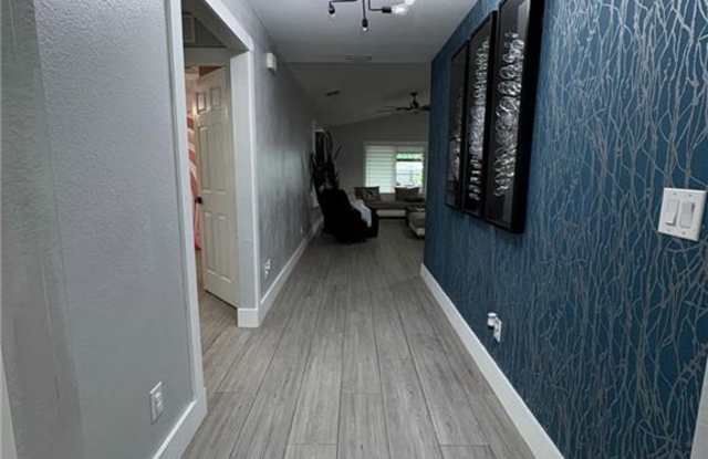 1215 Northwest Juanita Place