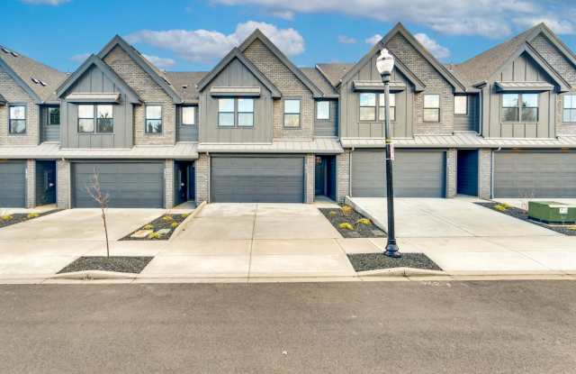 Luxury Townhome for Lease at the Courtyards at Hidden Crest - 6817 NE 131st Way