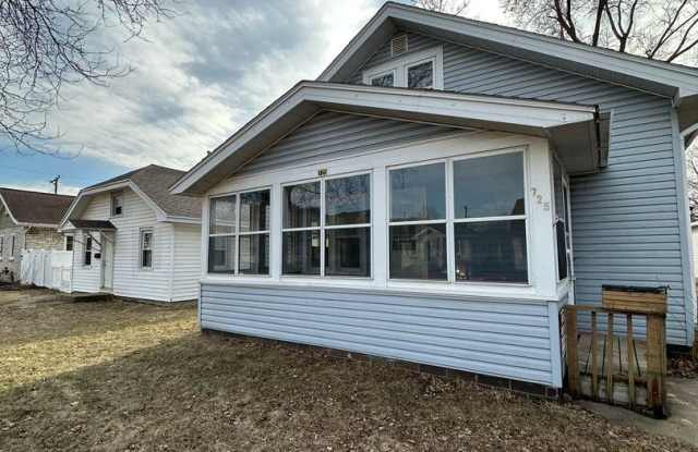 725 24th St N - 725 24th Street North, La Crosse, WI 54601