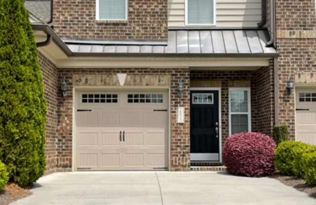 Photo of Townhouse / Burlington