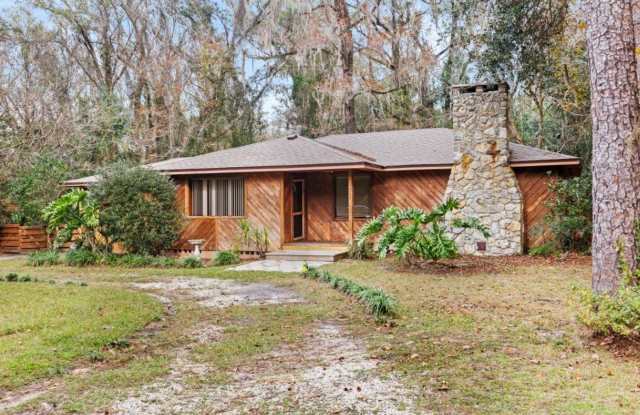 Great location, large lot, 2 Bedroom, with bonus room, 1 Bath House in Woodland Hills! - 2256 Northwest 9th Place, Gainesville, FL 32605