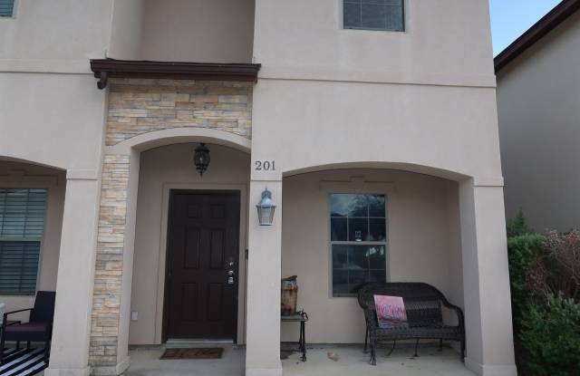 602 Basswood Dr