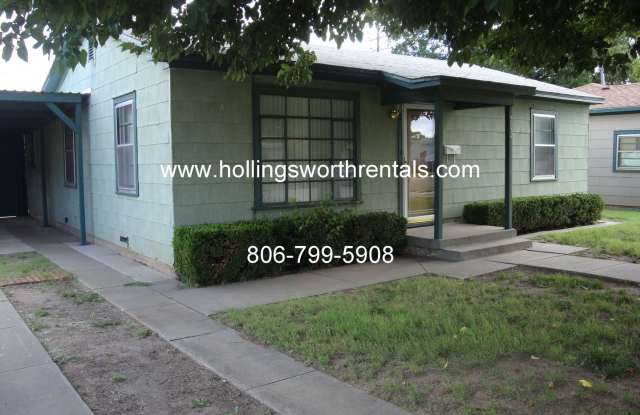 3 Bedroom, 2 Baths, 2 living rooms with extra large Laundry Room House
