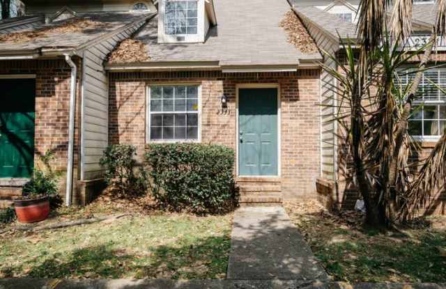 Cozy 2 Bedroom 2 Bathroom available NOW