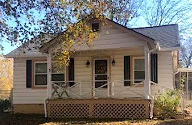 3 bedroom 1 bathroom- House in West Rome.