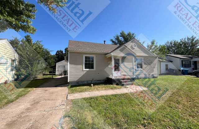 Cute 2 Bedroom with Detached Garage