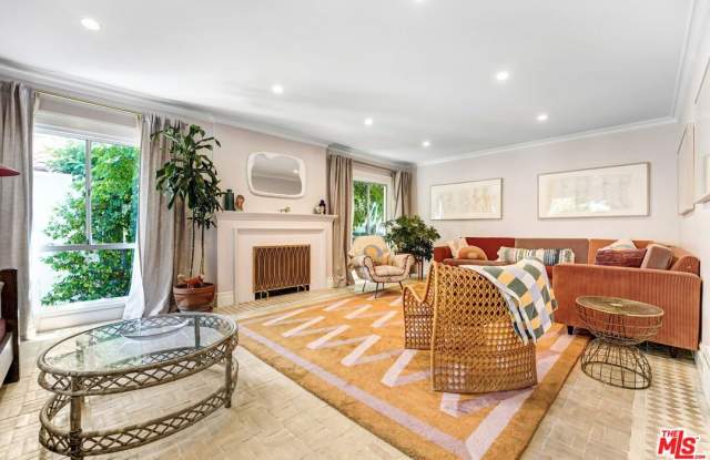 Photo of 2049 N Berendo St