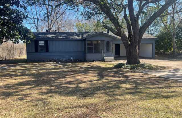Country Living In The Heart Of The City! - 10451 East Kings Highway, Caddo County, LA 71115