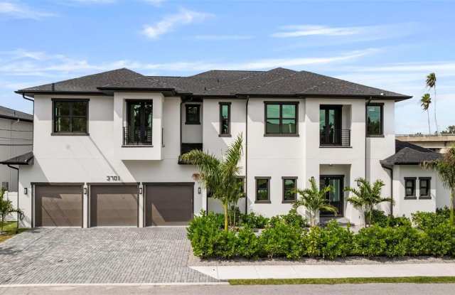 Photo of 3701 S LYNWOOD AVENUE