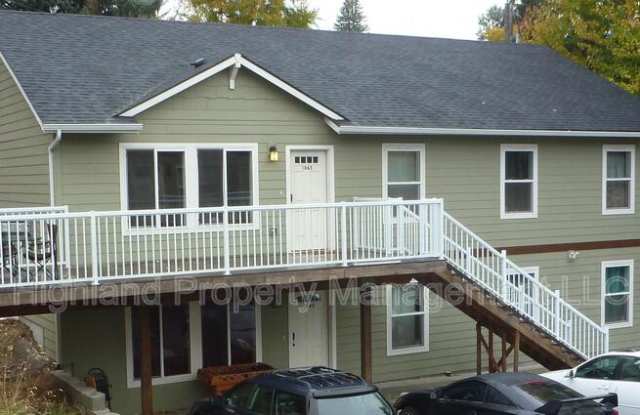 Photo of 1063 NE B St