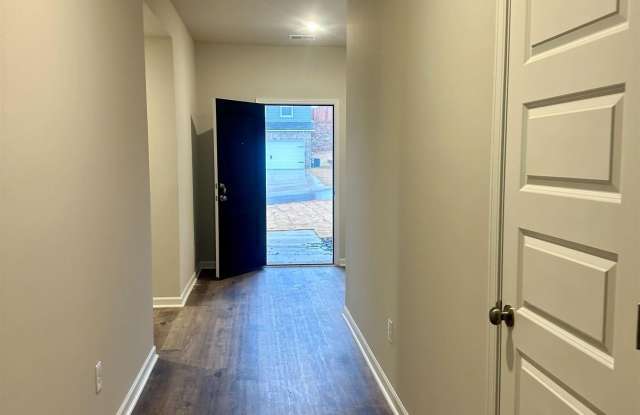 1015 BROOKHAVEN LANE