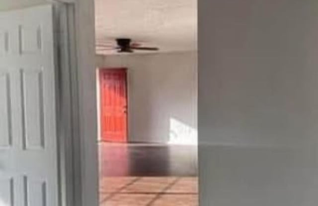 606 Yvonne St, Unit B