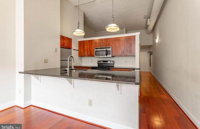 Photo of 2429 LOCUST Street unit: 513