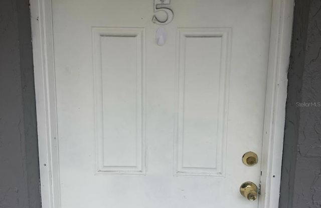 214 N CHESTNUT ROAD