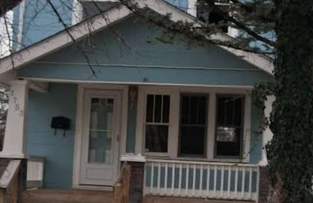 Photo of 1753 East Kenworth Road