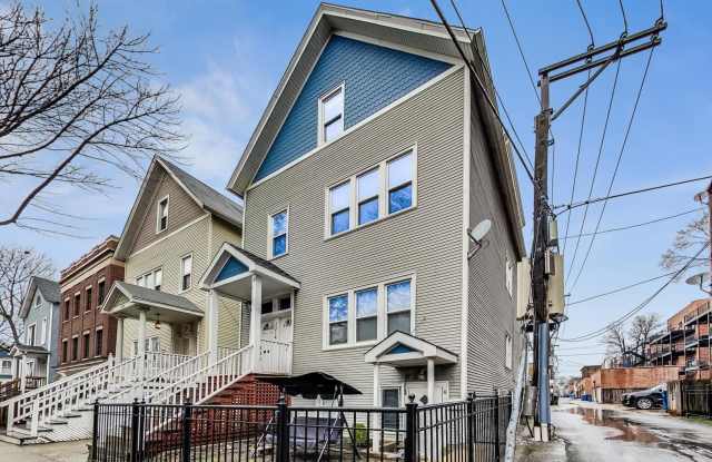 1214 W Wrightwood Avenue