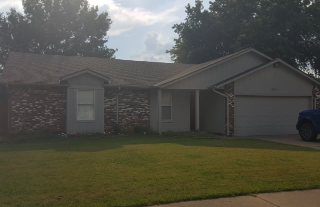 8214 N 121st E Ave - 8214 North 121st East Avenue, Owasso, OK 74055