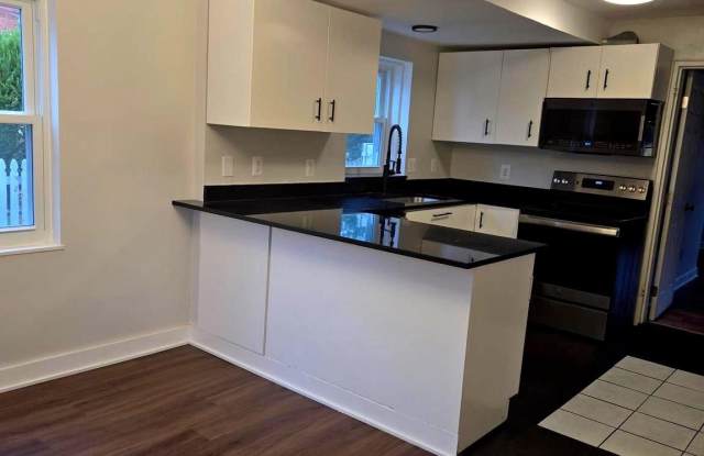 1008 N ROOSEVELT Street