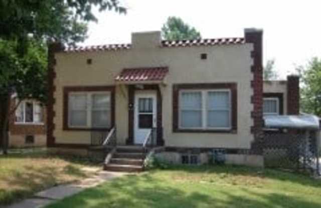 920 E Delmar