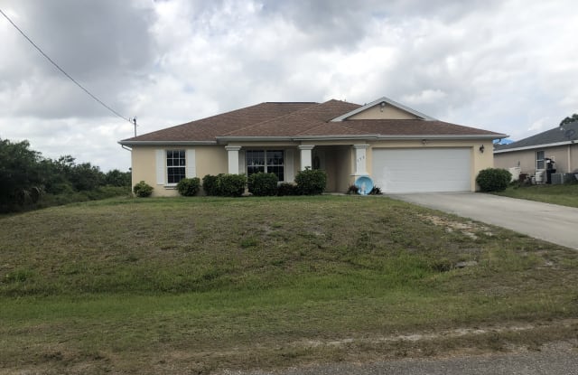 752 Hargrove Ave S - 752 Hargrove Ave S, Lehigh Acres, FL 33974