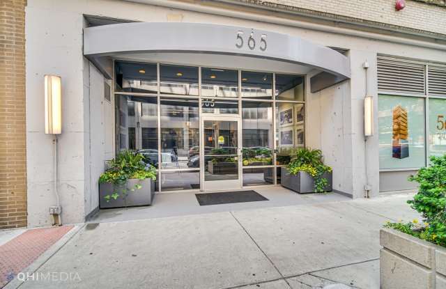 565 W QUINCY Street unit: 1805