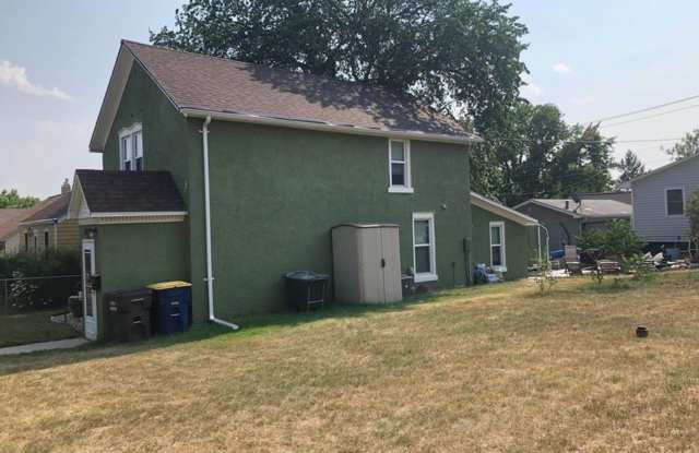 Photo of 802 3rd Ave SE