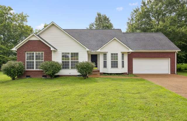 3BR/2BA + Bonus room, home in Thompsons Station, TN