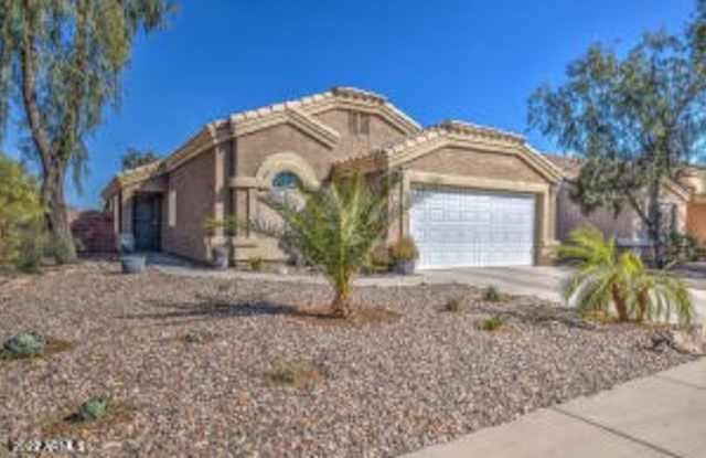 2046 N PARISH Lane