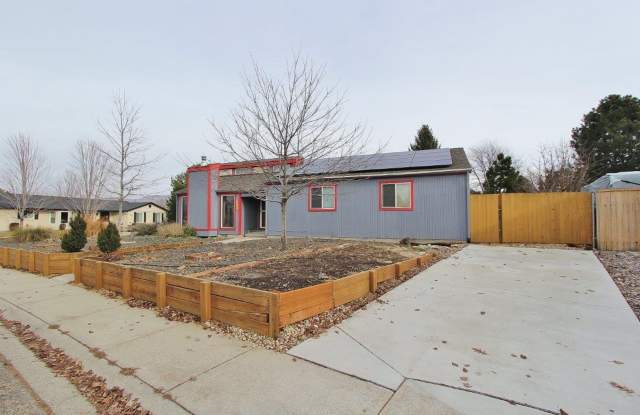 Fantastic Private Oasis in South East Boise!! 6 Month Lease!!