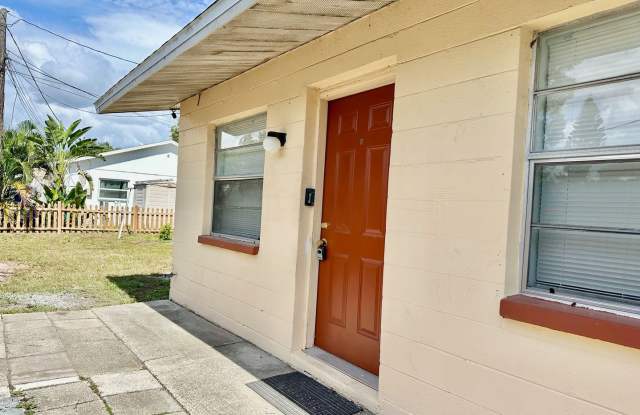 Charming 2br/1ba Duplex in CORAL HEIGHTS SUB!