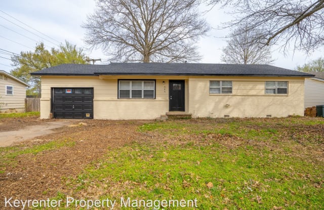 646 S Sunset Dr - 646 Sunset Drive, Claremore, OK 74017