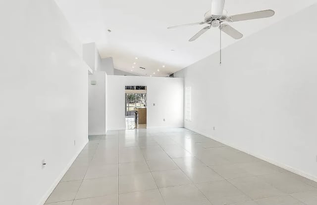 Photo of 13625 Admiral Ct