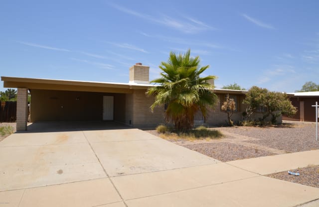 7651 N Rasmussen Avenue - 7651 North Rasmussen Avenue, Casas Adobes, AZ 85741